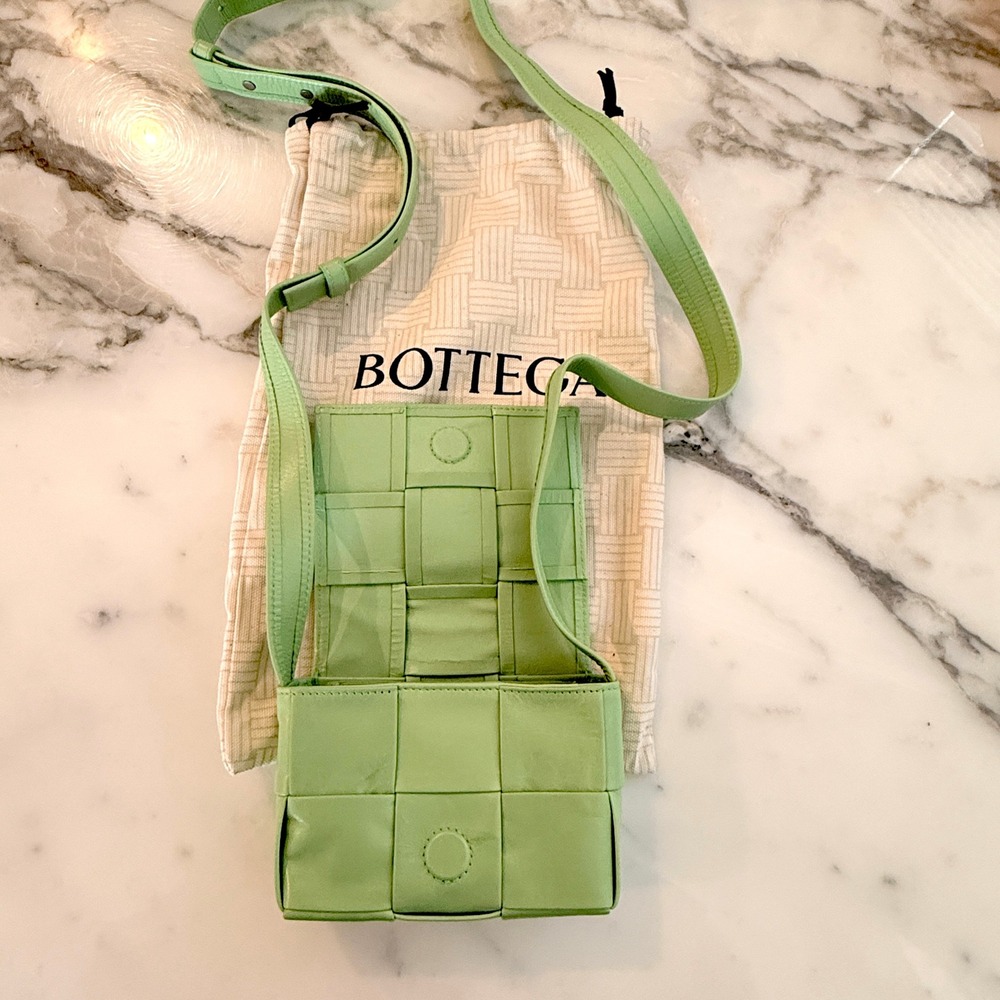 Bottega Veneta Cassette Wallet on Strap Green Intrecciato Lambskin Crossbody NWT - Picture 5 of 16